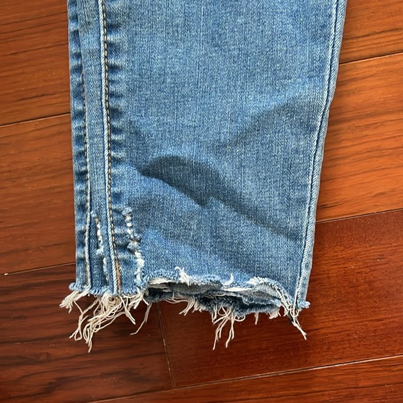 Lularoe Light Blue Distressed Ankle Cropped Jeans size 28 - Picture 4 of 8